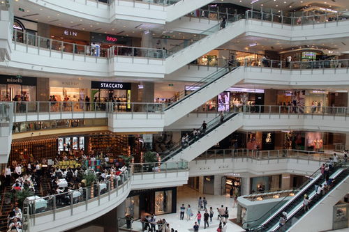 光影流轉中的商業脈搏 上海港匯廣場的日用百貨銷售影像集錦